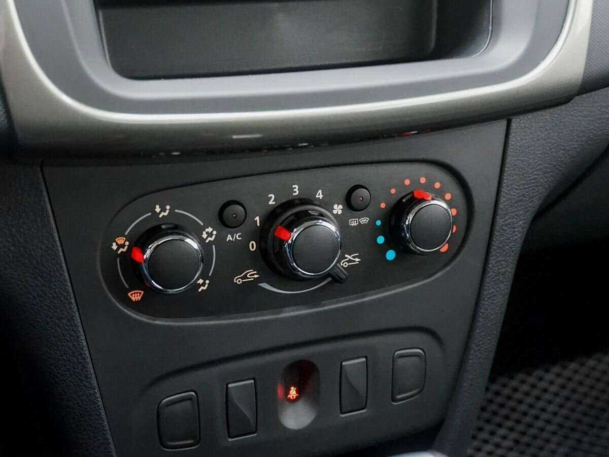 Б/У Рено Логан 2022 года. Фото: #17