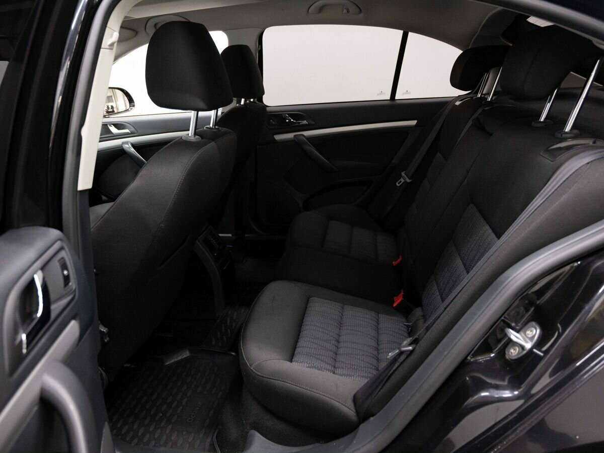 Б/У Шкода Октавия 2012 года. Фото: #3