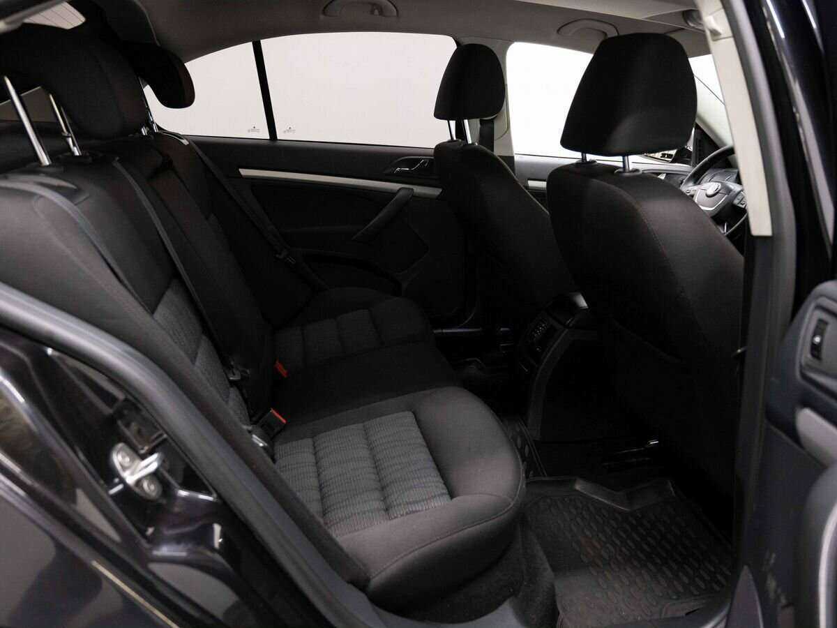 Б/У Шкода Октавия 2012 года. Фото: #4