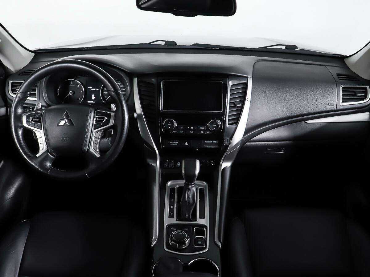 Mitsubishi Pajero Sport 2018 года с пробегом. Фото: #10