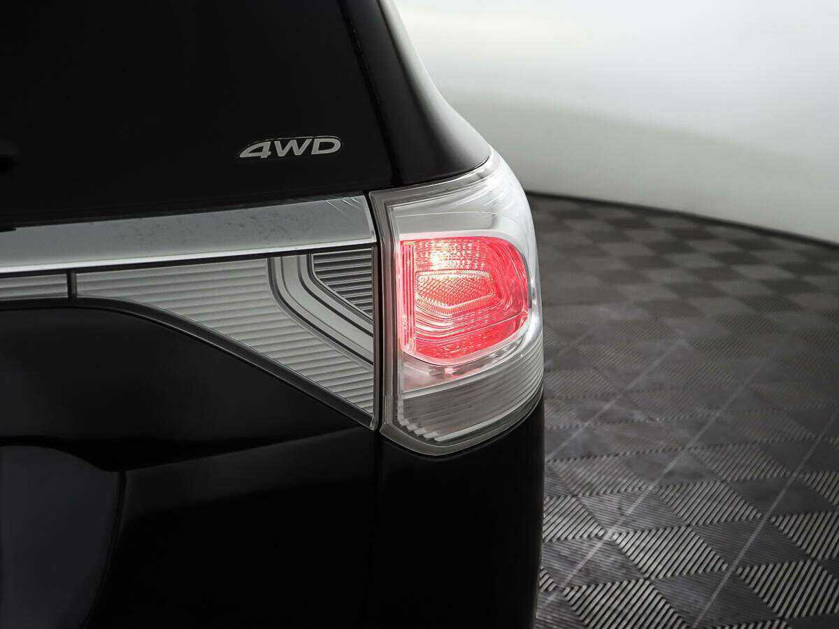 Б/У Митсубиши Оутлэндер 2012 года. Фото: #21