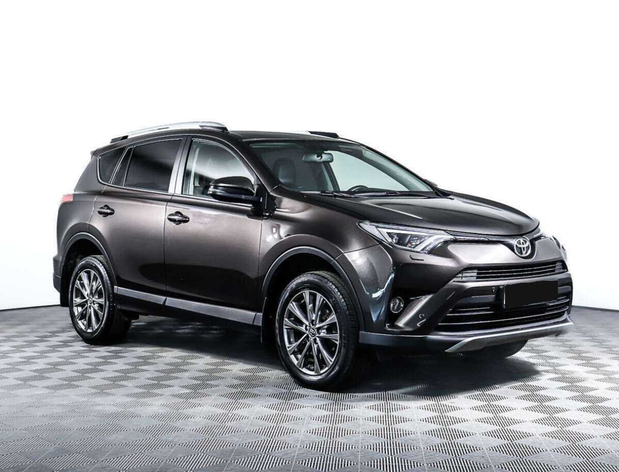 Toyota RAV4 2018 года с пробегом. Фото: #2