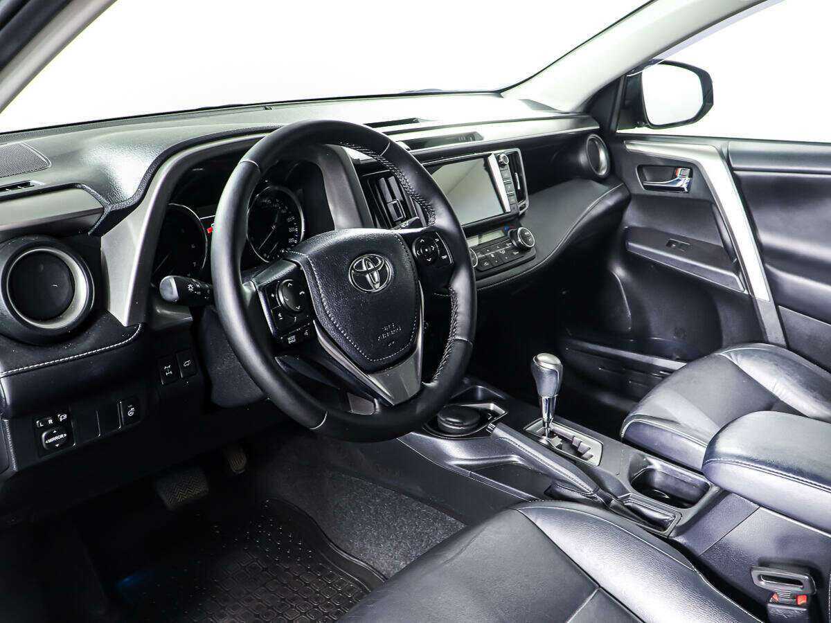 Toyota RAV4 2018 года с пробегом. Фото: #13