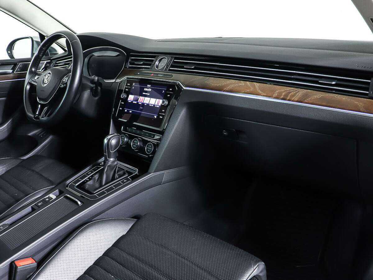 Volkswagen Passat 2018 года с пробегом. Фото: #8