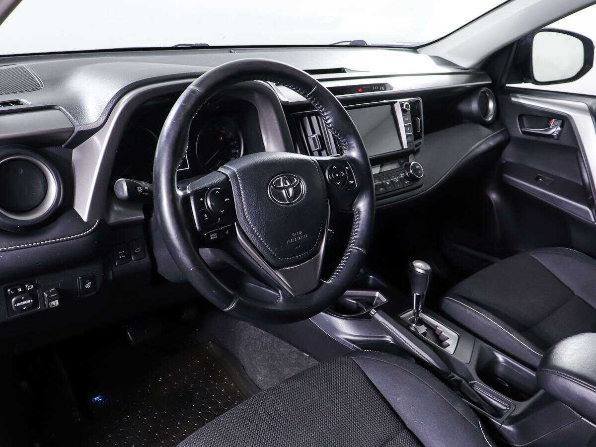 Toyota RAV4 2017 года с пробегом. Фото: #12
