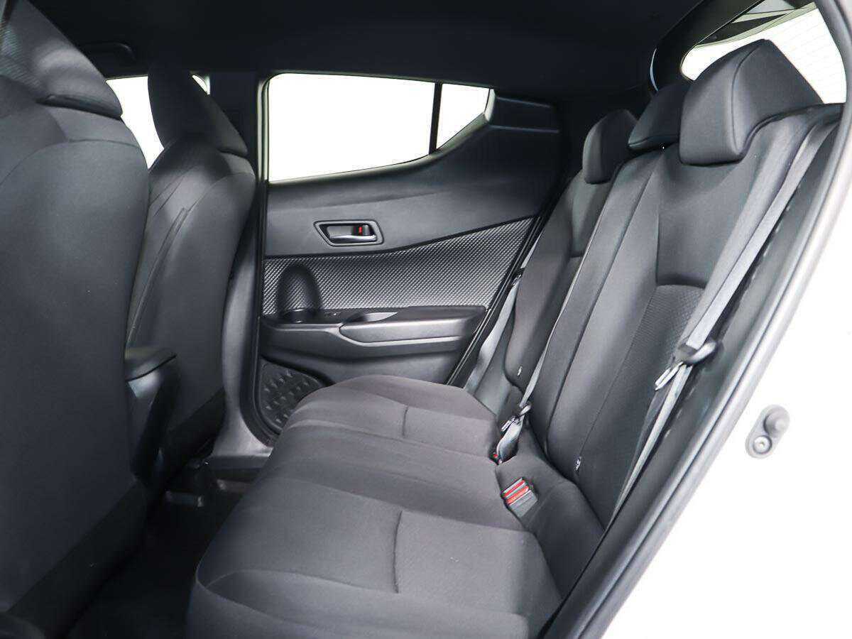 Toyota C-HR 2019 года с пробегом. Фото: #9