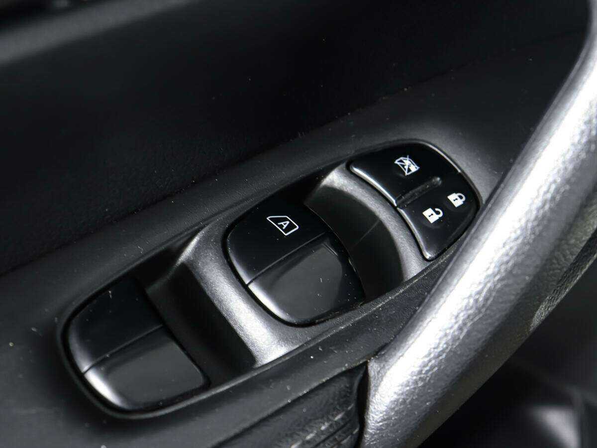 Б/У Ниссан Икс-Трейл 2015 года. Фото: #17