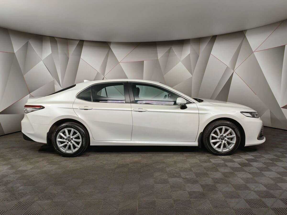 Toyota Camry 2021 года с пробегом. Фото: #5