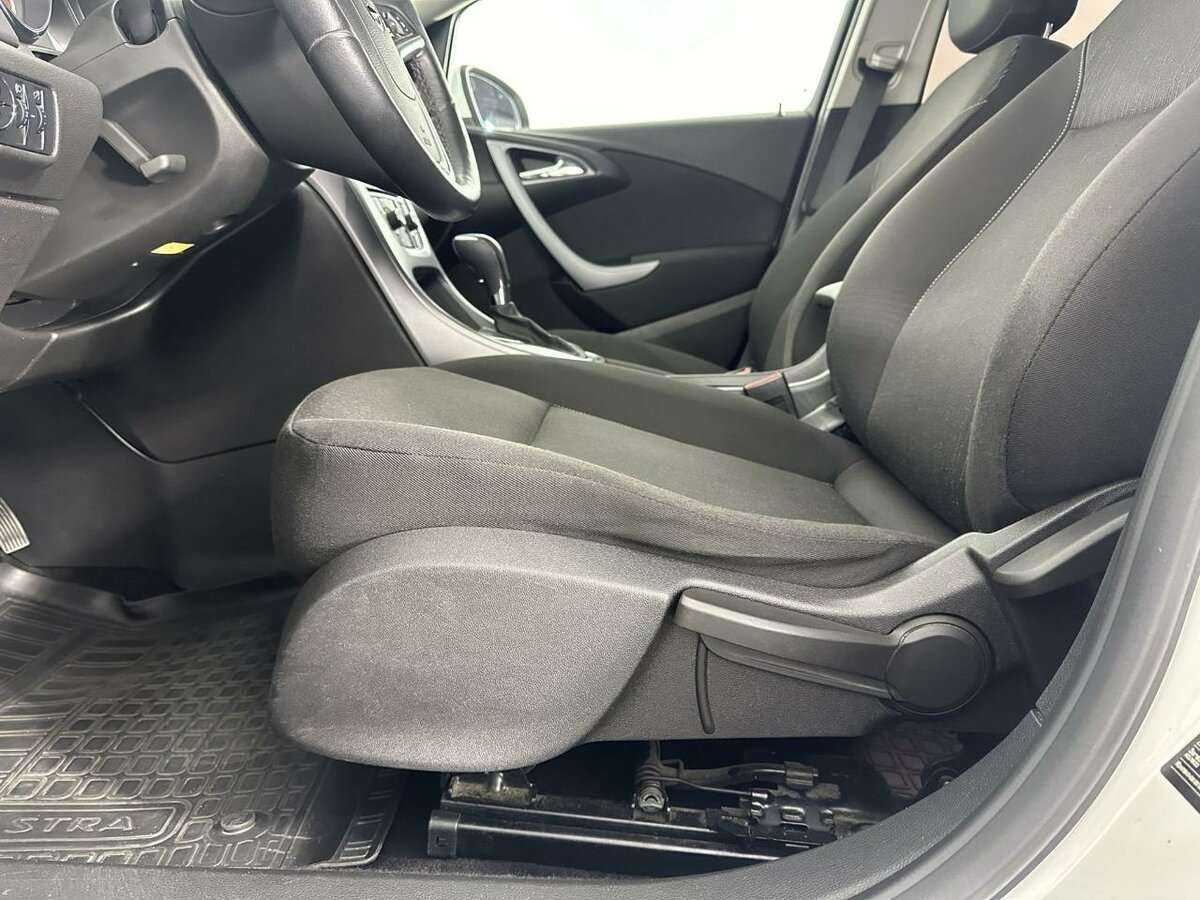 Б/У Опель Астра 2013 года. Фото: #6