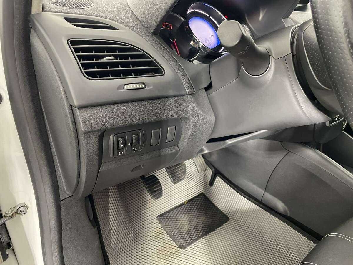 Renault Fluence 2015 года с пробегом. Фото: #8