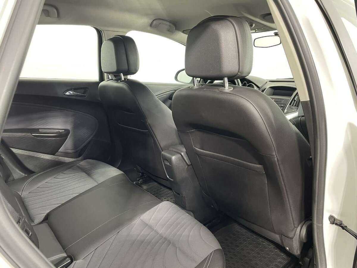 Б/У Опель Астра 2013 года. Фото: #14