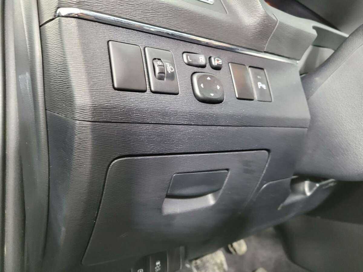 Б/У Тойота Авенсис 2012 года. Фото: #8