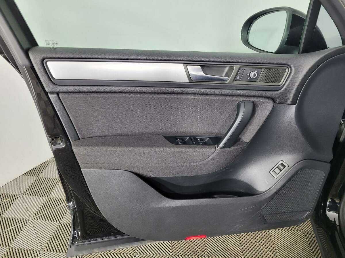 Volkswagen Touareg 2012 года с пробегом. Фото: #7