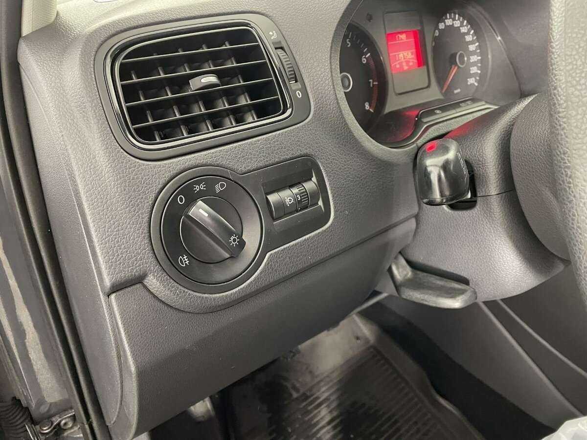 Б/У Фольксваген Поло 2013 года. Фото: #8