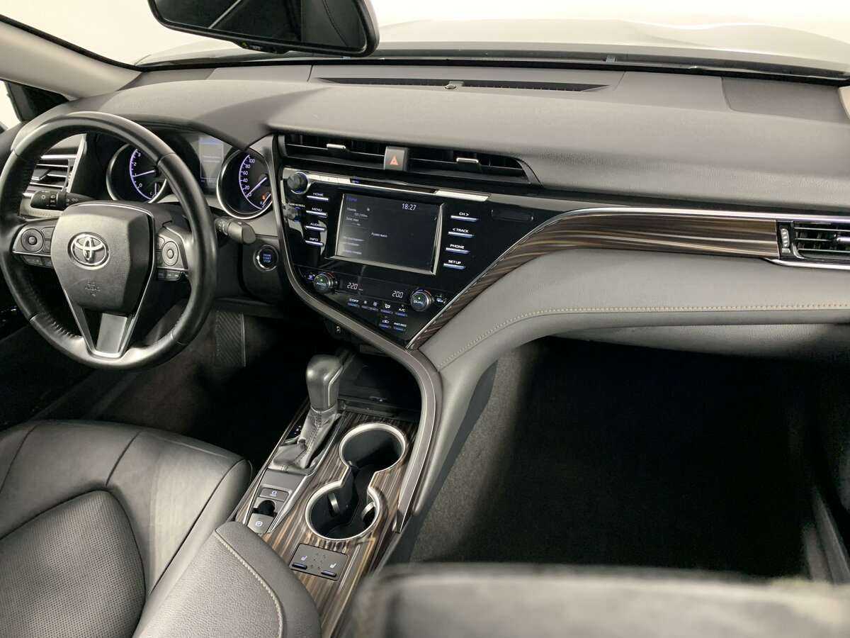 Toyota Camry 2019 года с пробегом. Фото: #6
