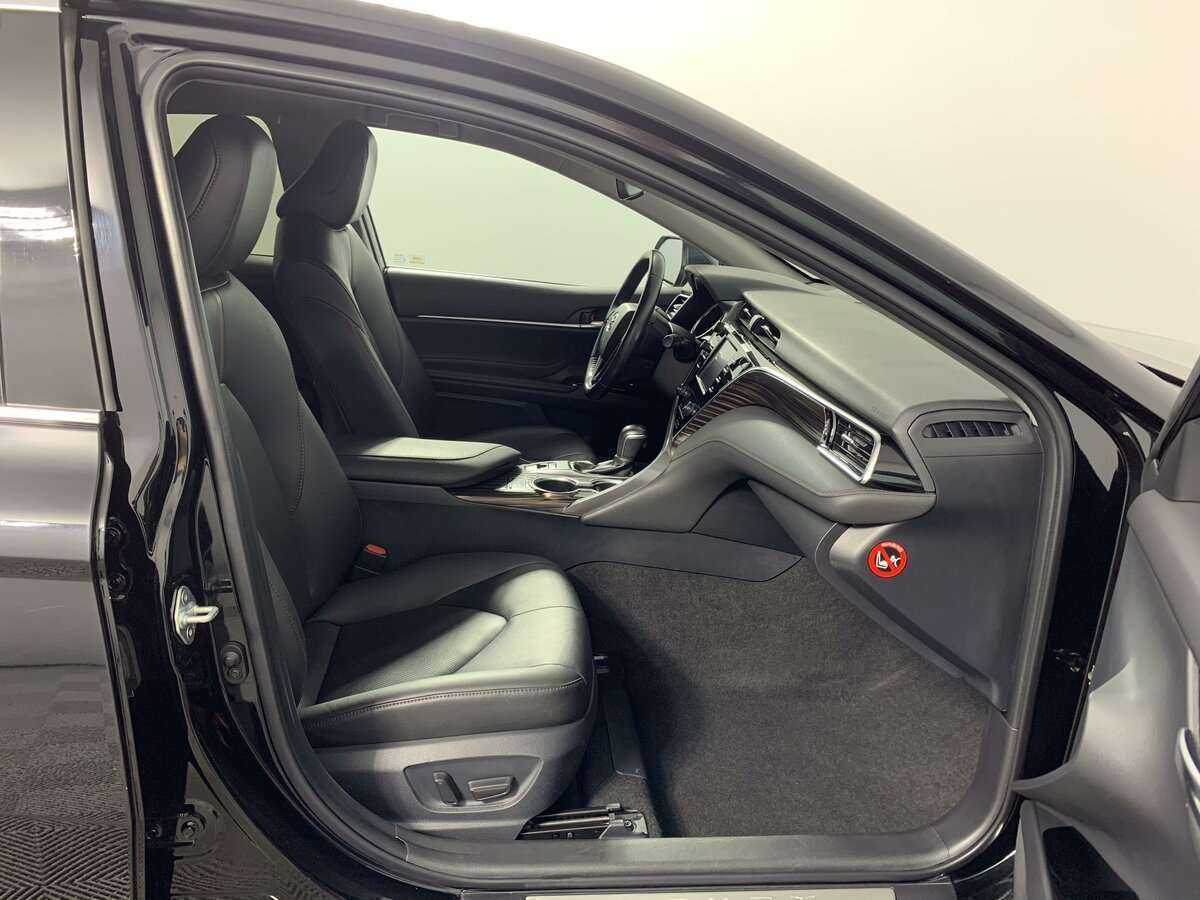 Toyota Camry 2019 года с пробегом. Фото: #13