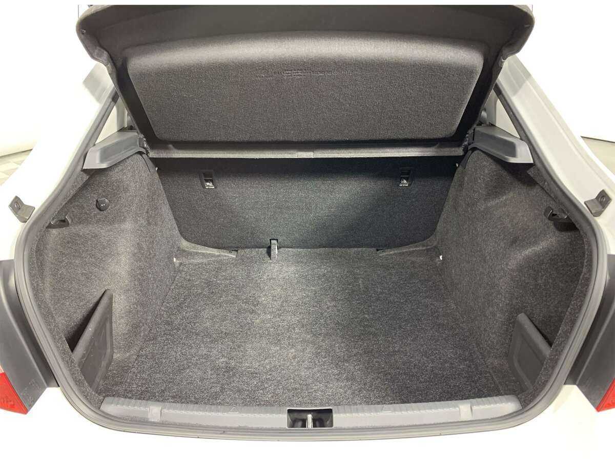 Б/У Шкода Рапид 2017 года. Фото: #9