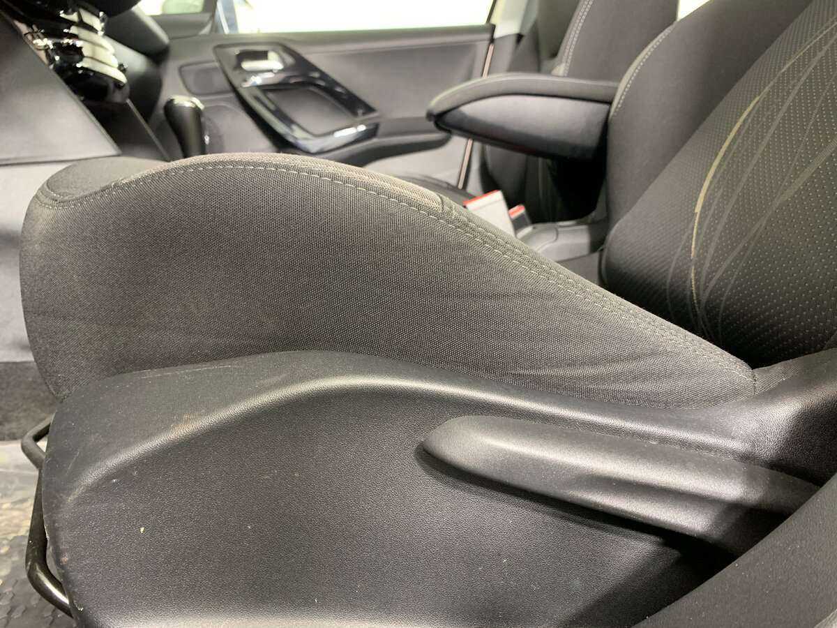 Б/У Пежо 208 2013 года. Фото: #13