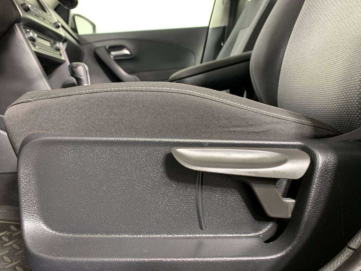 Б/У Фольксваген Поло 2015 года. Фото: #13