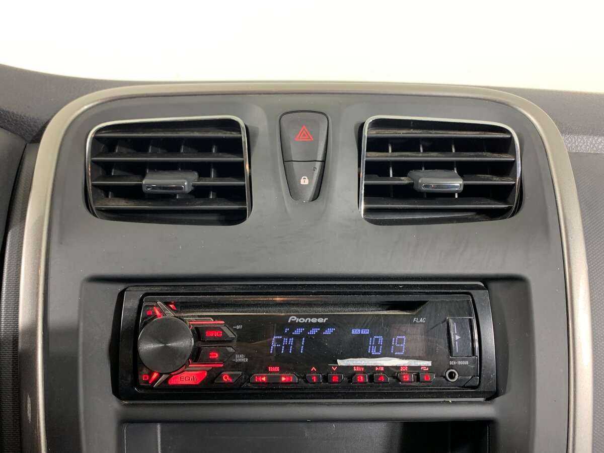 Б/У Рено Сандеро 2017 года. Фото: #12