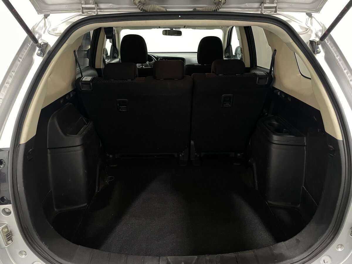 Б/У Митсубиши Оутлэндер 2016 года. Фото: #5