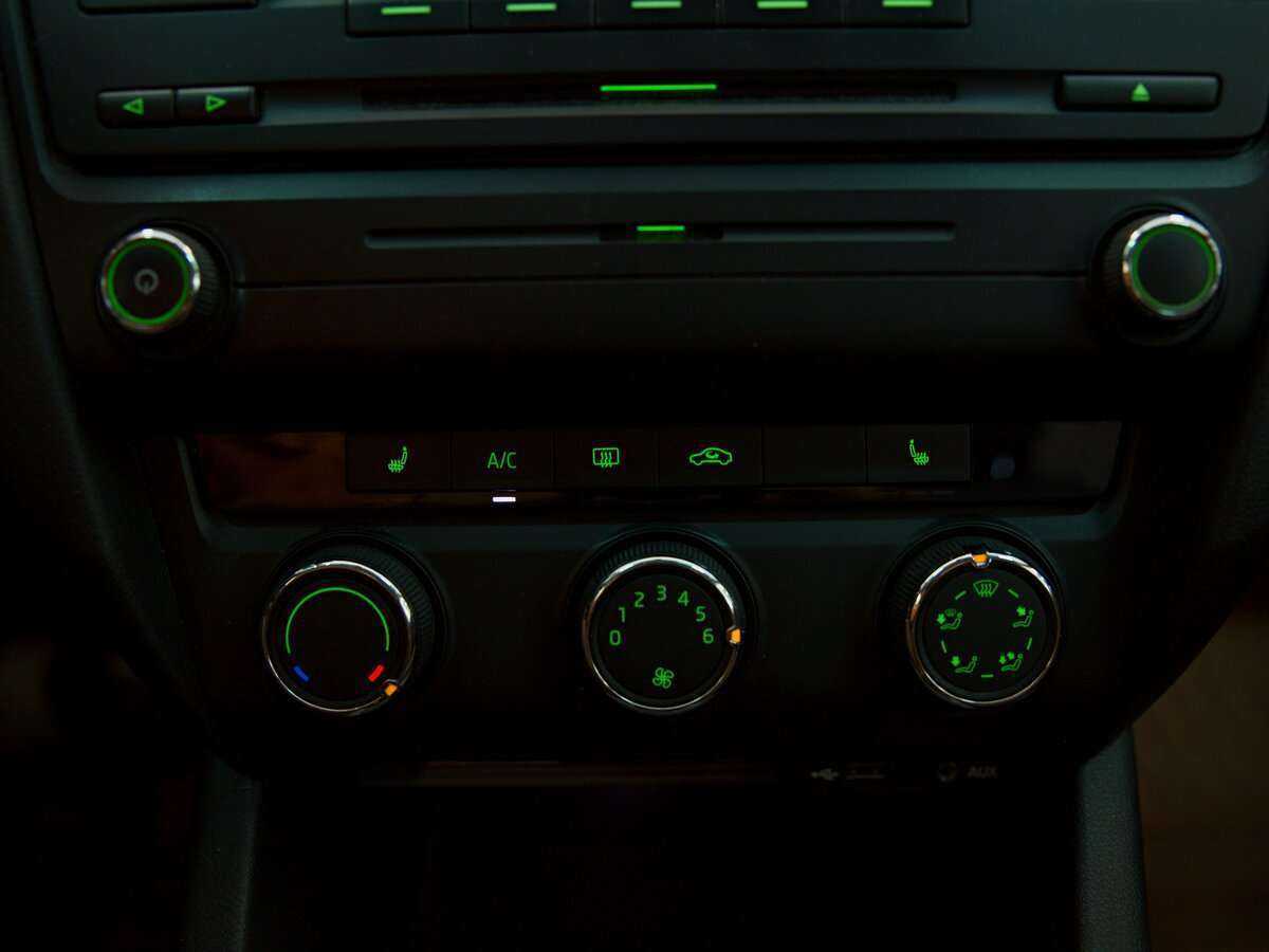 Б/У Шкода Октавия 2014 года. Фото: #11