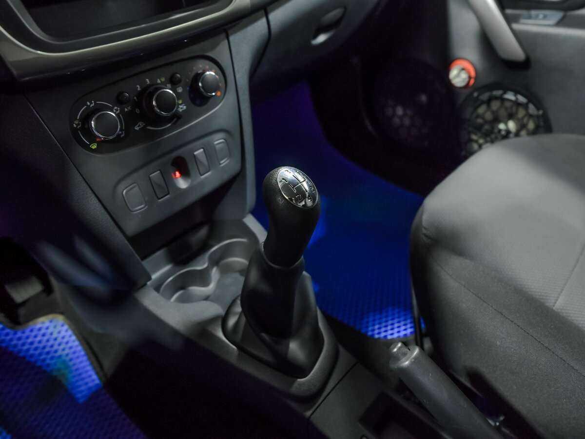 Б/У Рено Логан 2018 года. Фото: #9