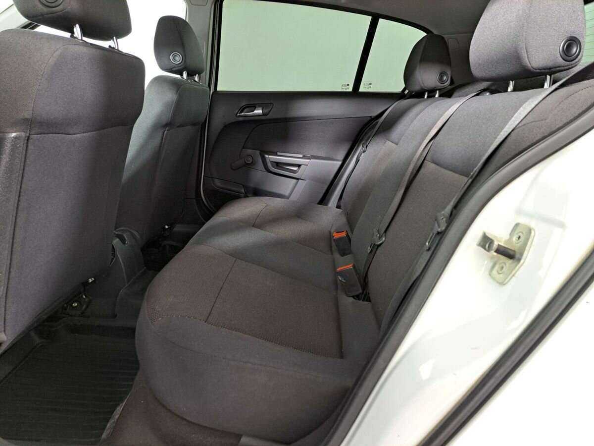 Б/У Опель Астра 2012 года. Фото: #9