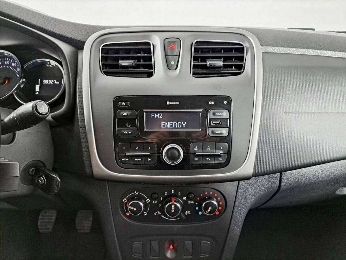 Б/У Рено Логан 2019 года. Фото: #12