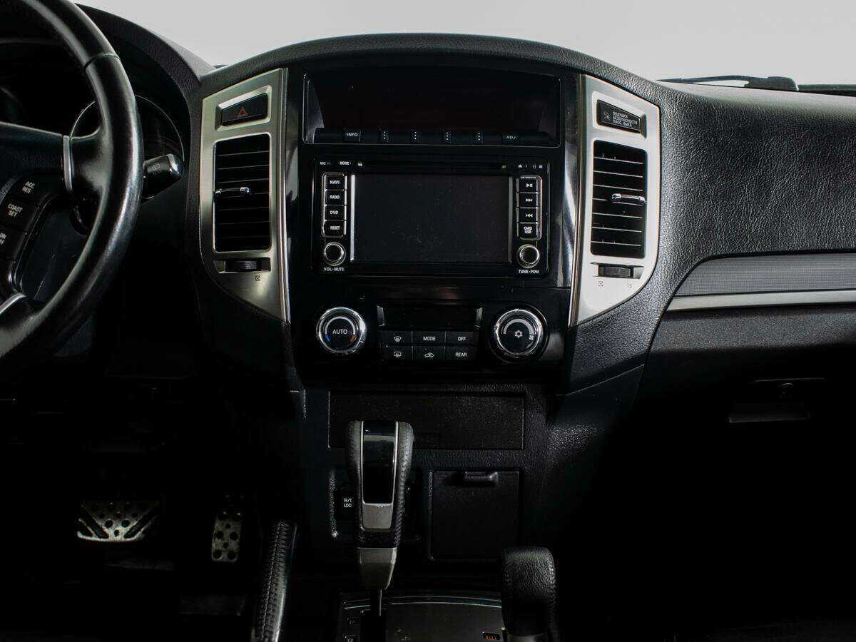 Mitsubishi Pajero 2015 года с пробегом. Фото: #7