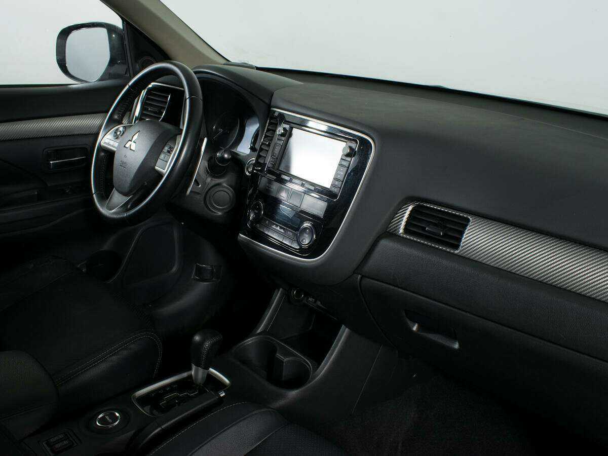 Б/У Митсубиши Оутлэндер 2013 года. Фото: #5