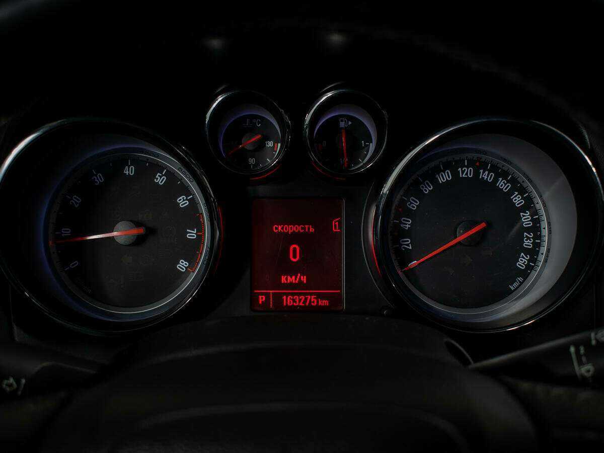 Б/У Опель Астра 2012 года. Фото: #11