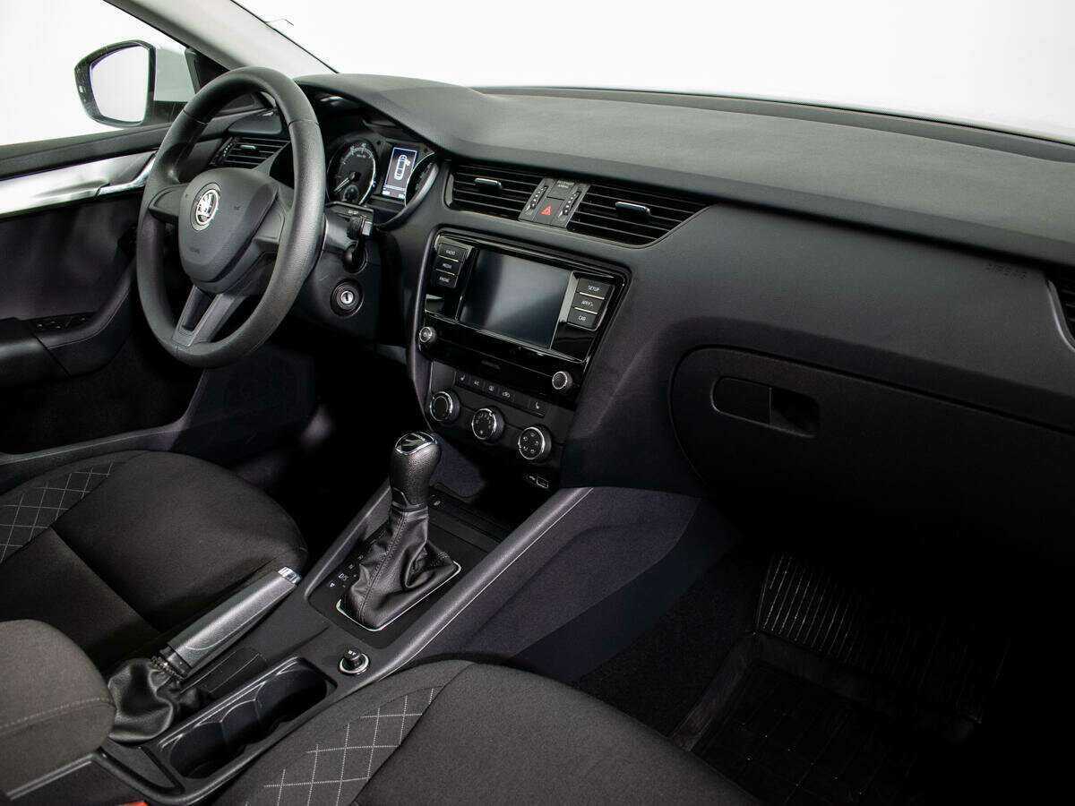 Б/У Шкода Октавия 2020 года. Фото: #5