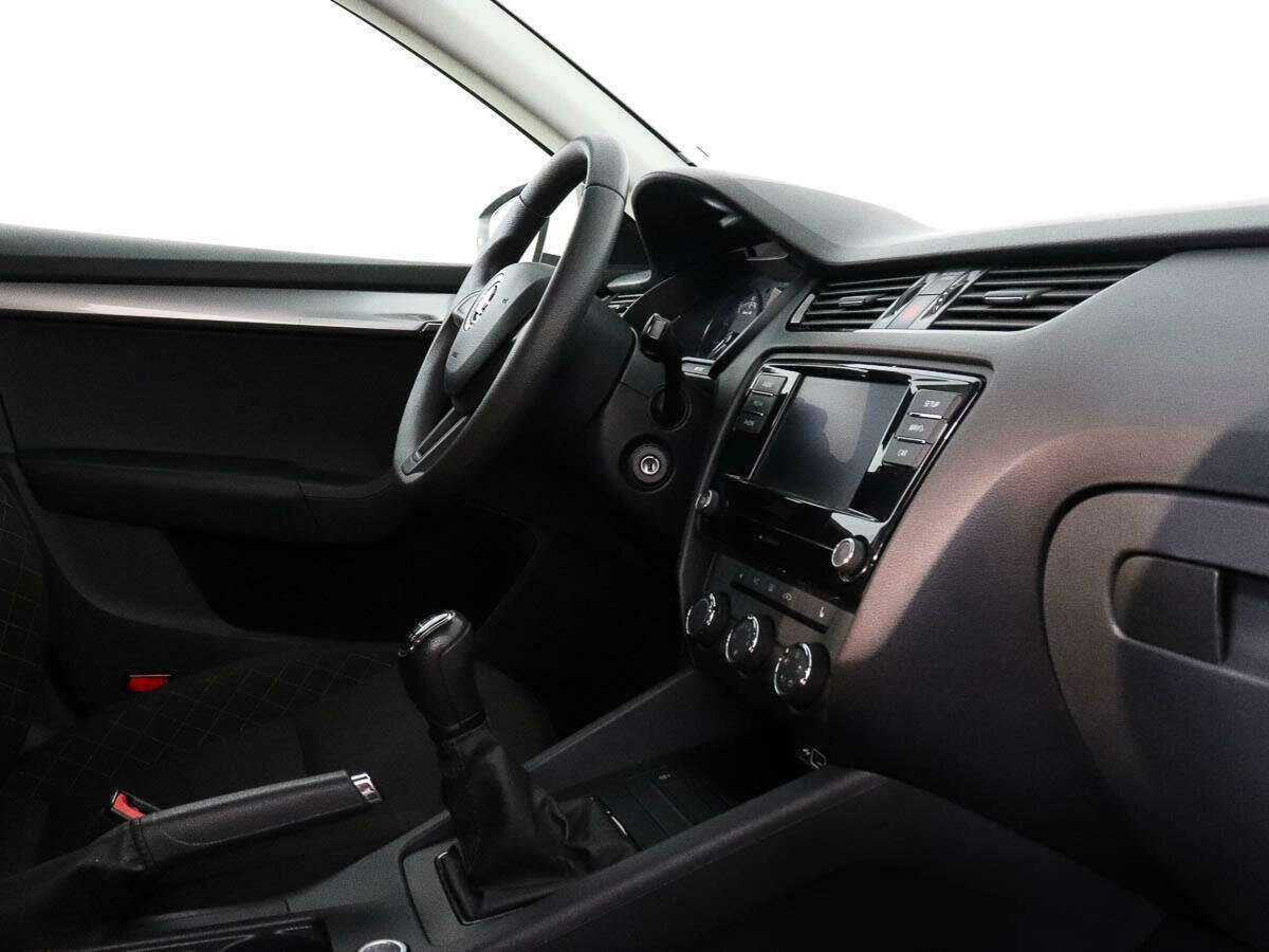 Б/У Шкода Октавия 2018 года. Фото: #5