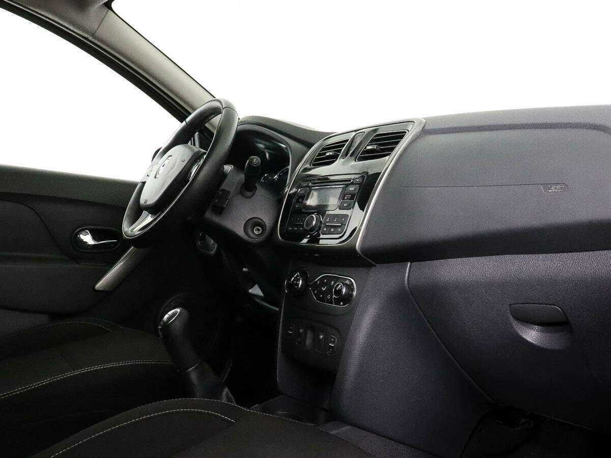 Б/У Рено Сандеро 2015 года. Фото: #6