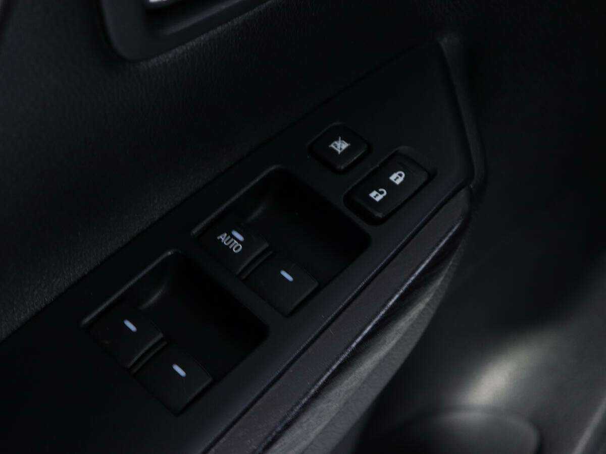 Mitsubishi Pajero Sport 2018 года с пробегом. Фото: #18