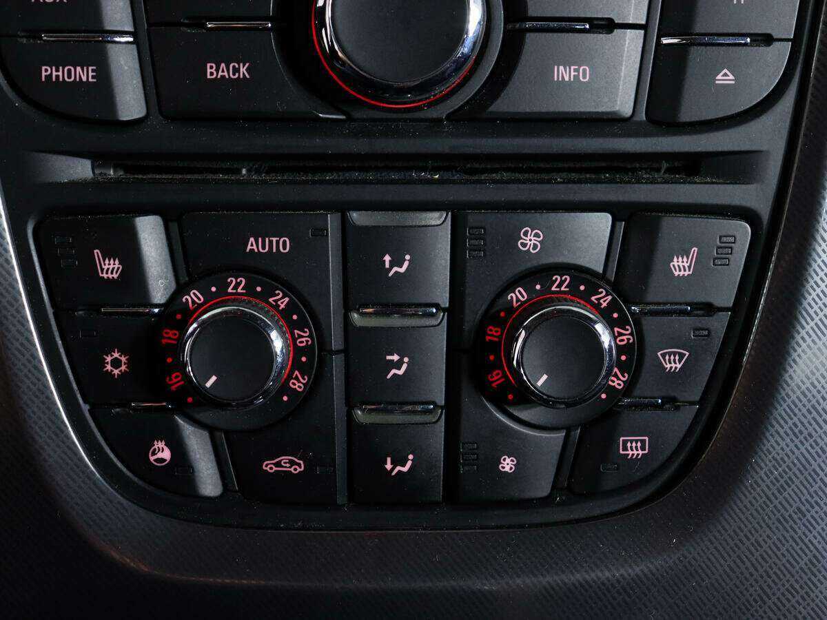 Б/У Опель Астра 2012 года. Фото: #17