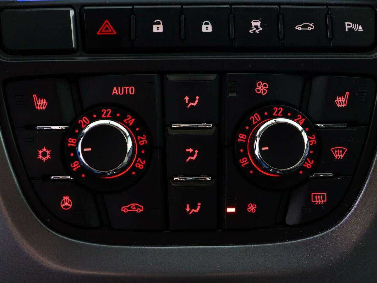 Б/У Опель Астра 2013 года. Фото: #19