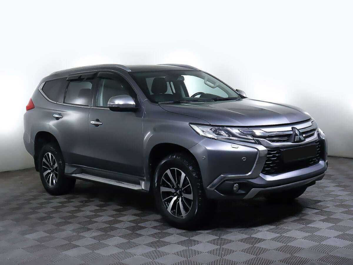 Mitsubishi Pajero Sport 2017 года с пробегом. Фото: #1