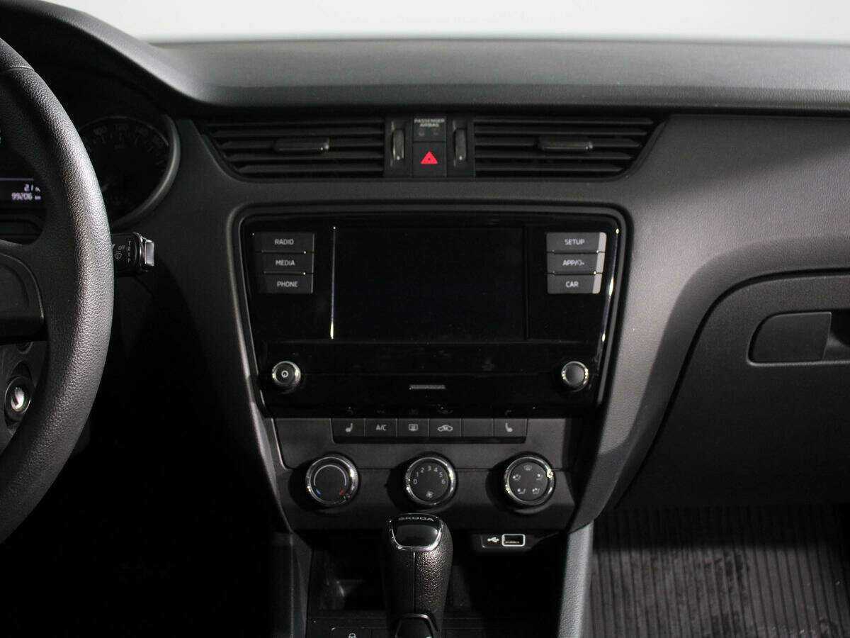 Б/У Шкода Октавия 2018 года. Фото: #11