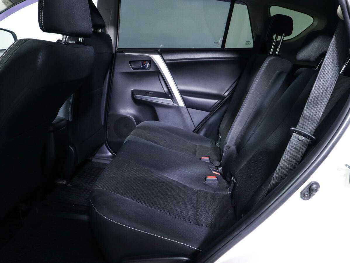 Toyota RAV4 2017 года с пробегом. Фото: #8