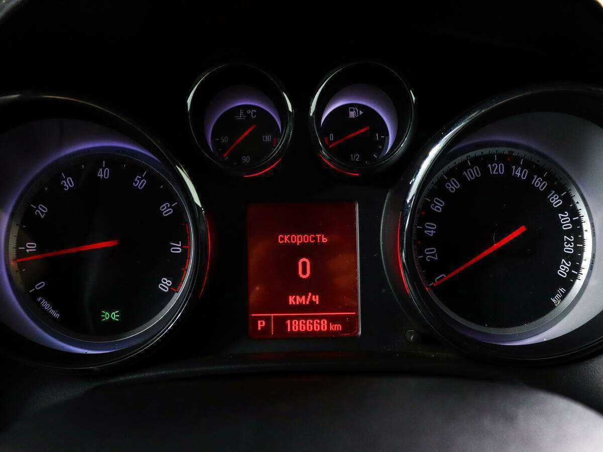 Б/У Опель Астра 2014 года. Фото: #8