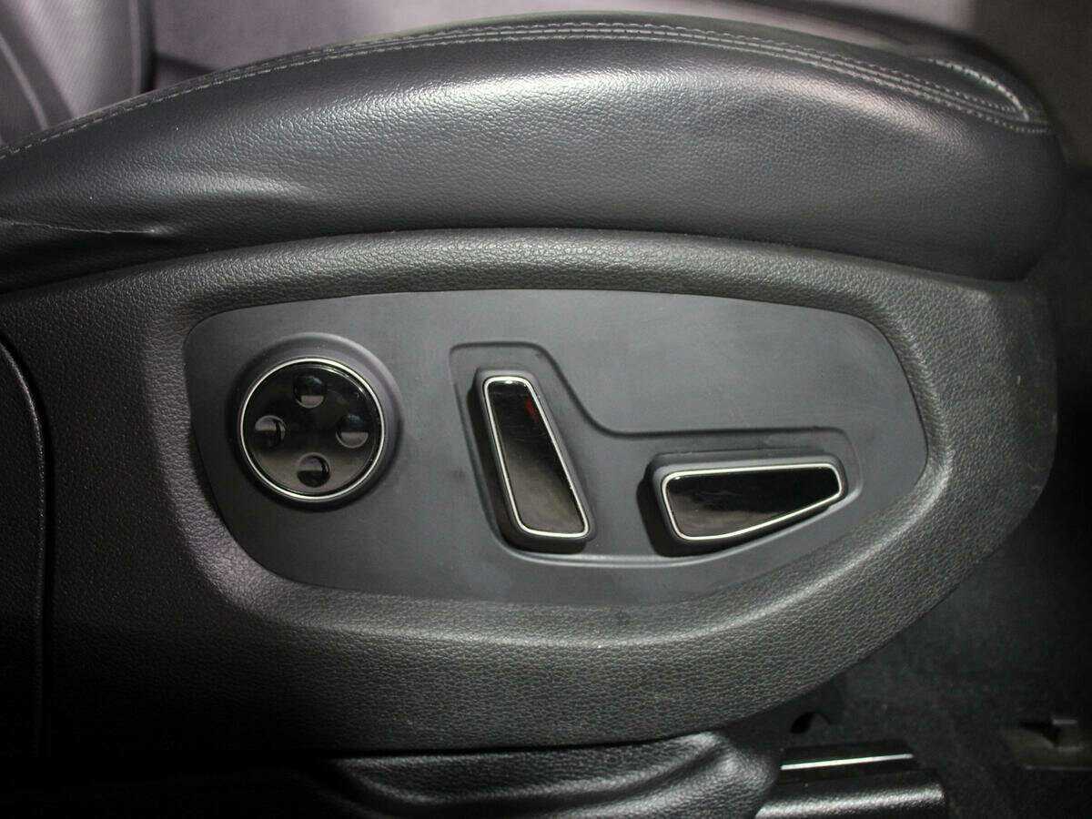 Hyundai Genesis 2014 года с пробегом. Фото: #13