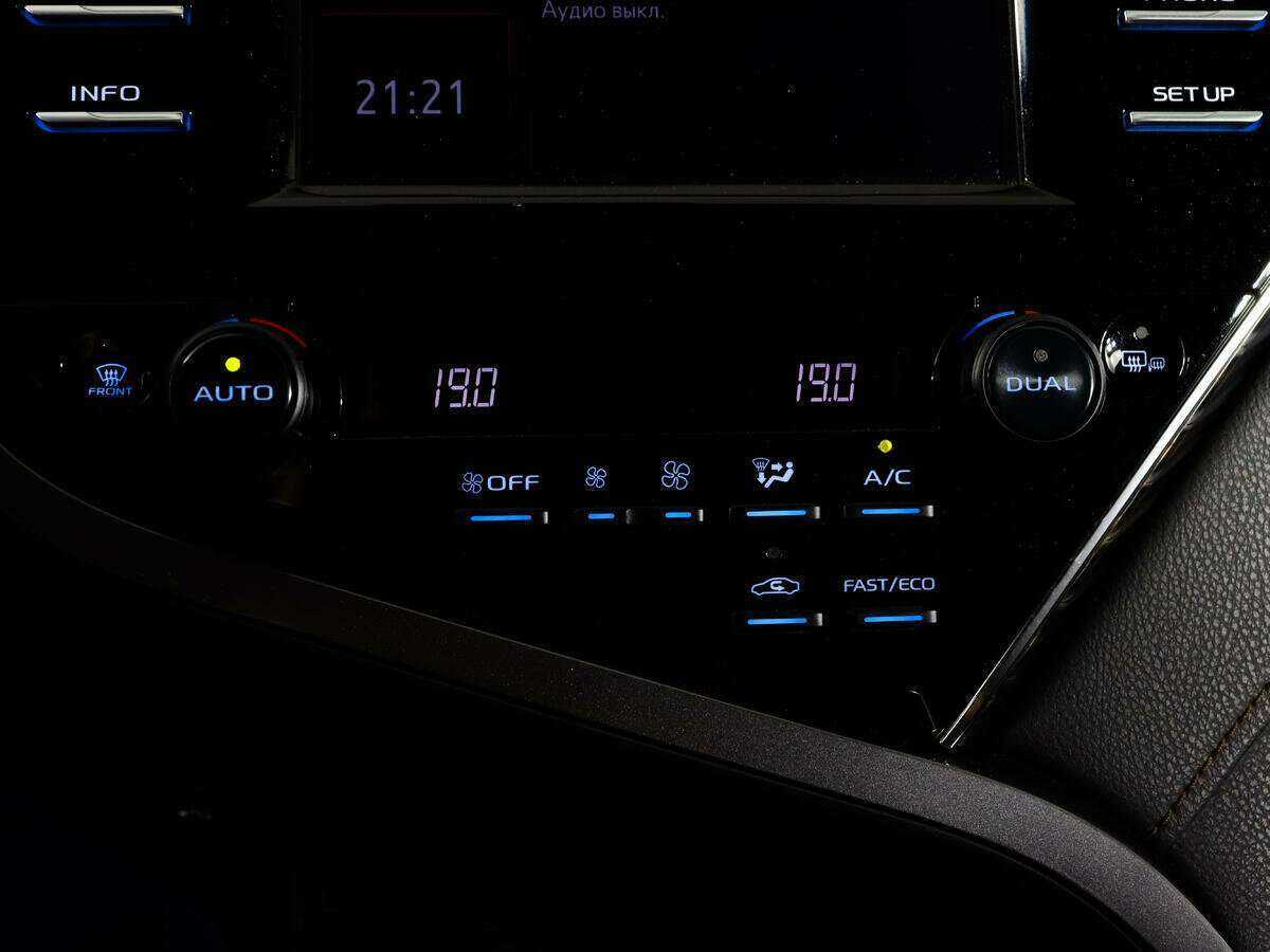 Toyota Camry 2018 года с пробегом. Фото: #22