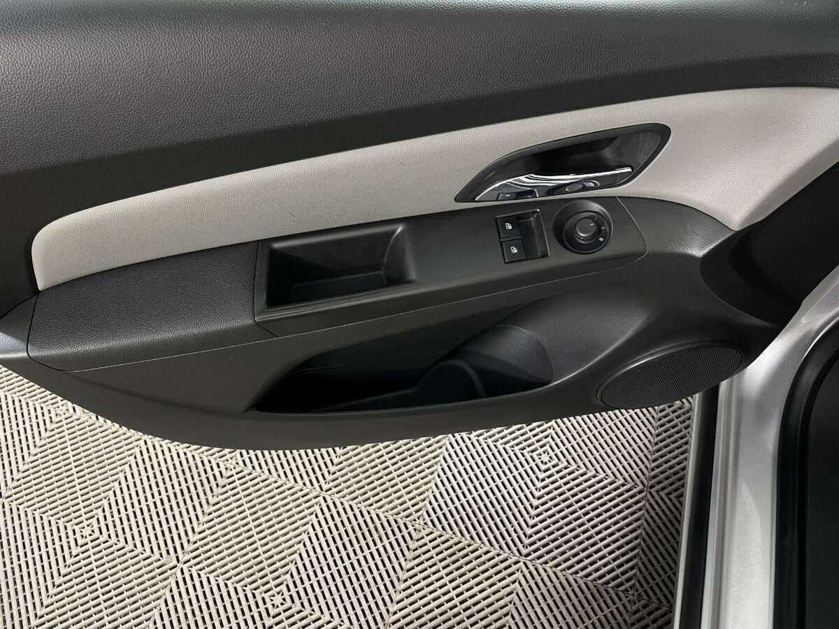 Б/У Шевроле Круз 2014 года. Фото: #6