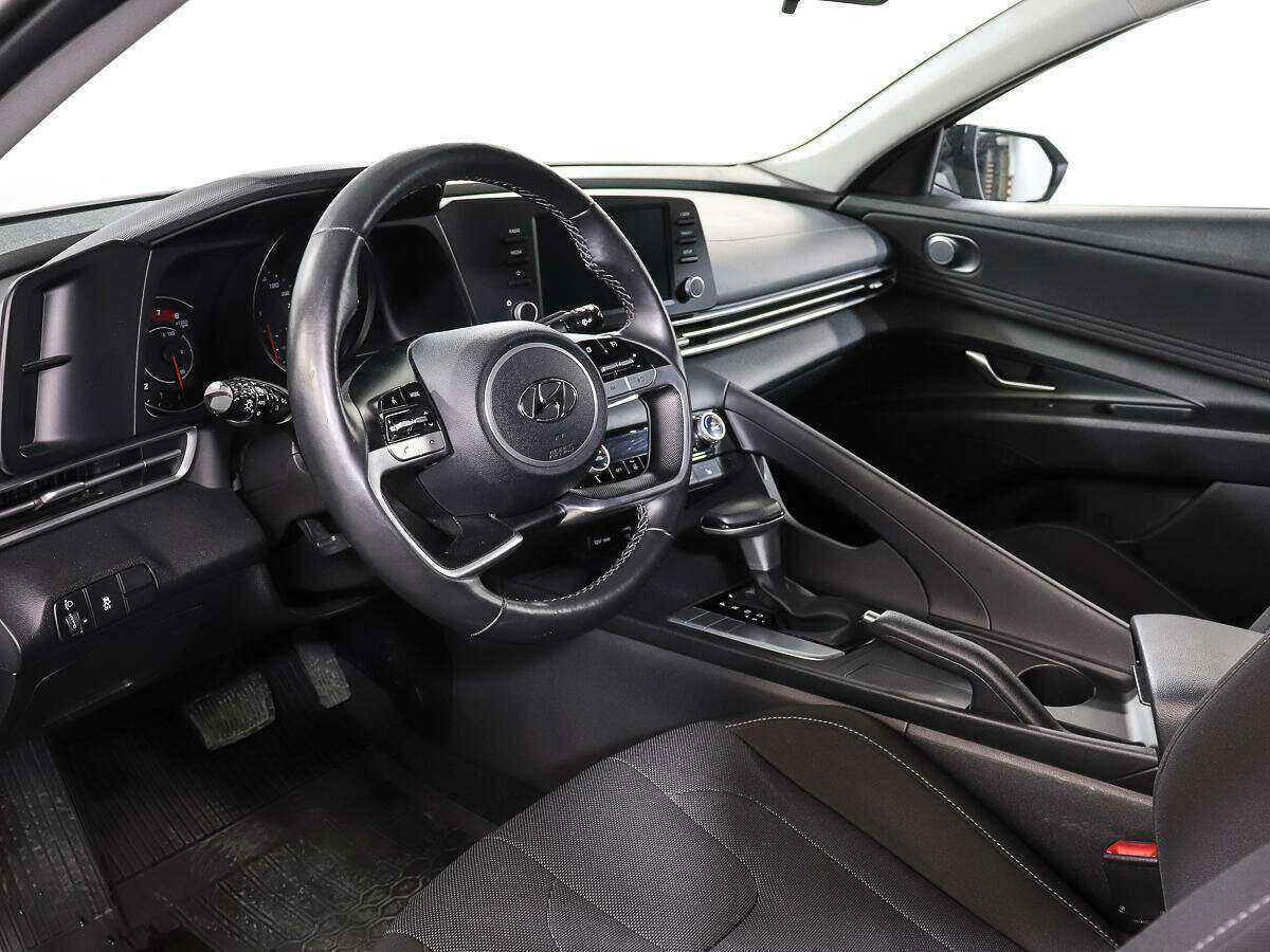 Hyundai Elantra 2021 года с пробегом. Фото: #12