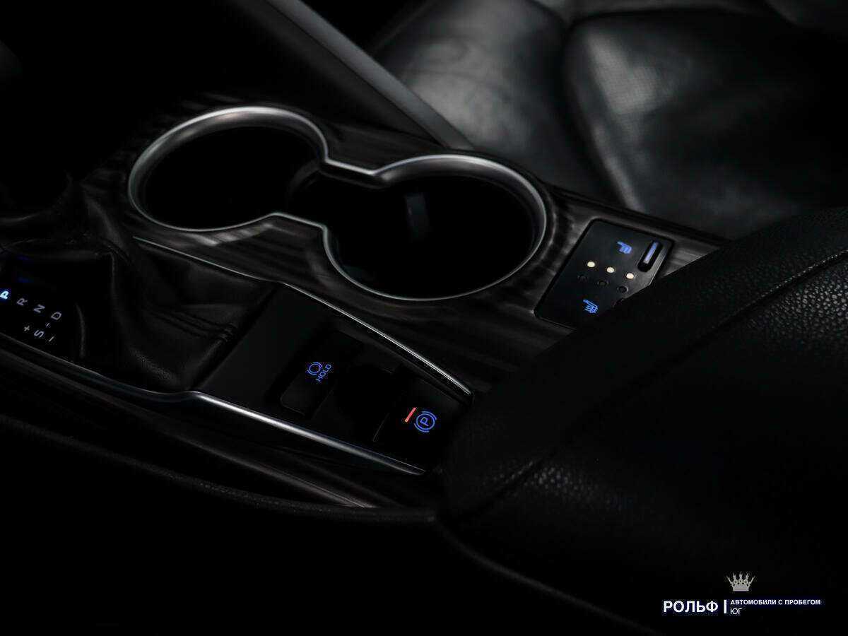 Toyota Camry 2018 года с пробегом. Фото: #12