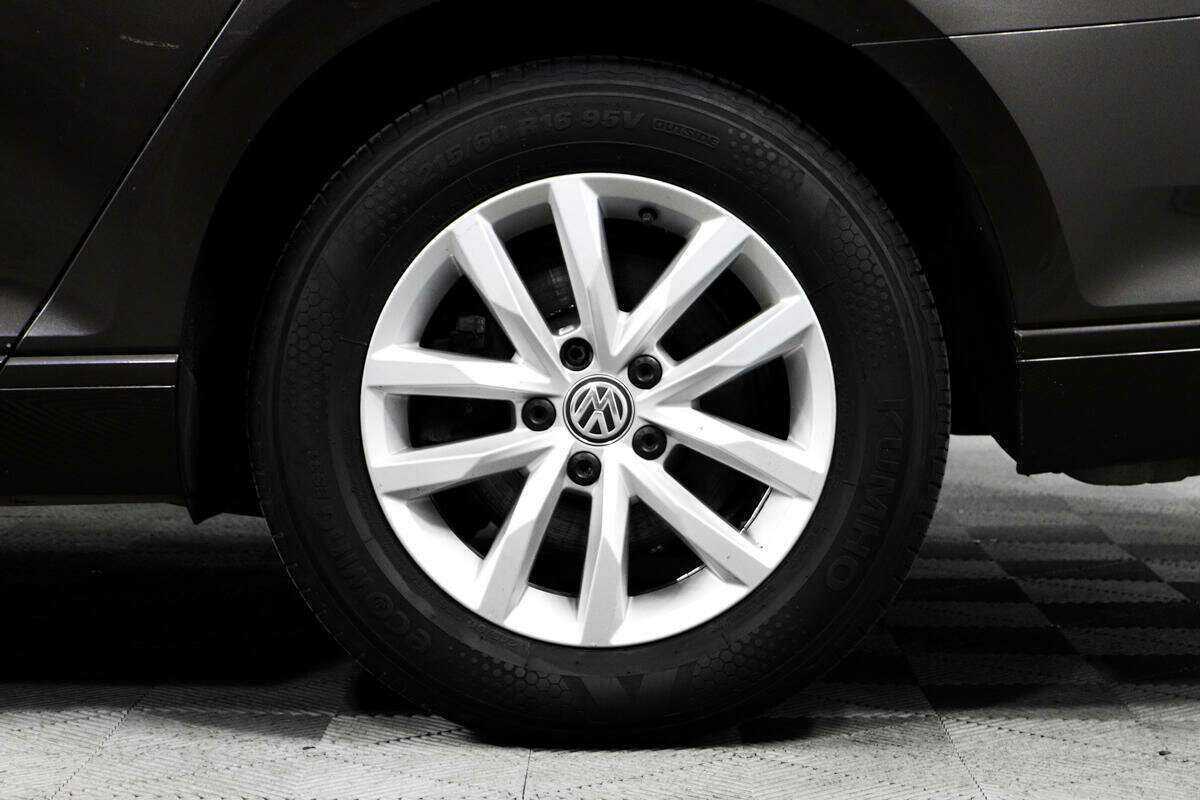 Б/У Фольксваген Пассат 2016 года. Фото: #13