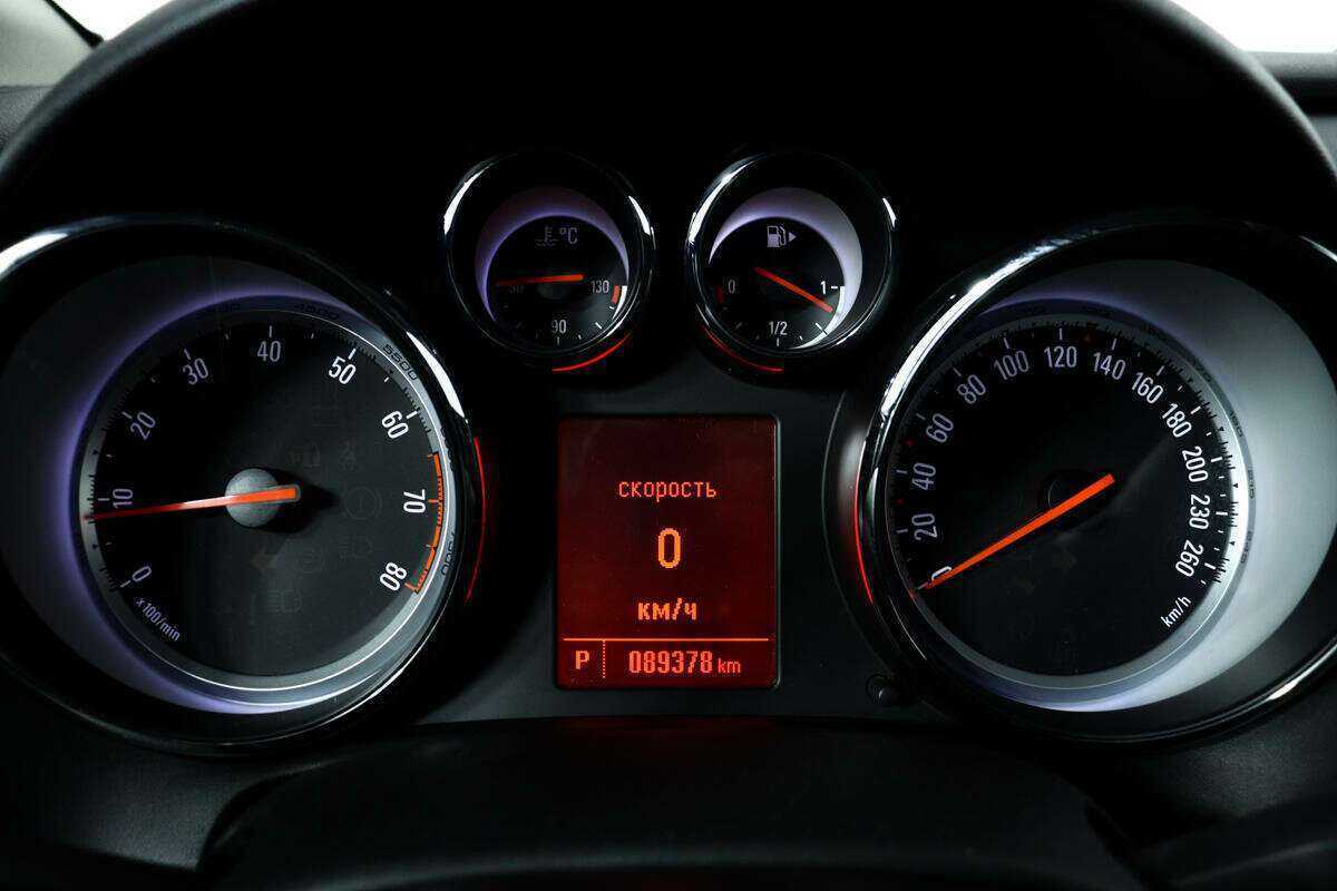 Б/У Опель Астра 2014 года. Фото: #9