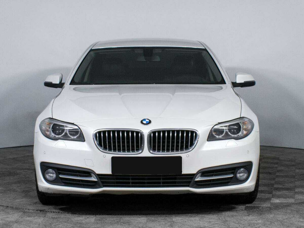 BMW 5 серии 2016 года с пробегом. Фото: #1